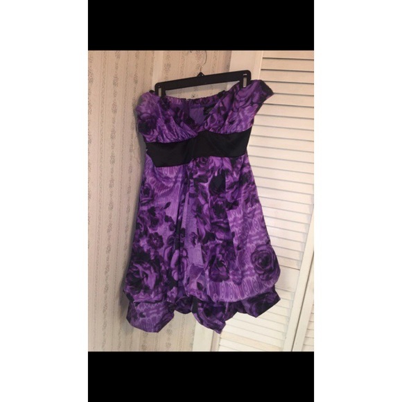 Dresses & Skirts - Dresses